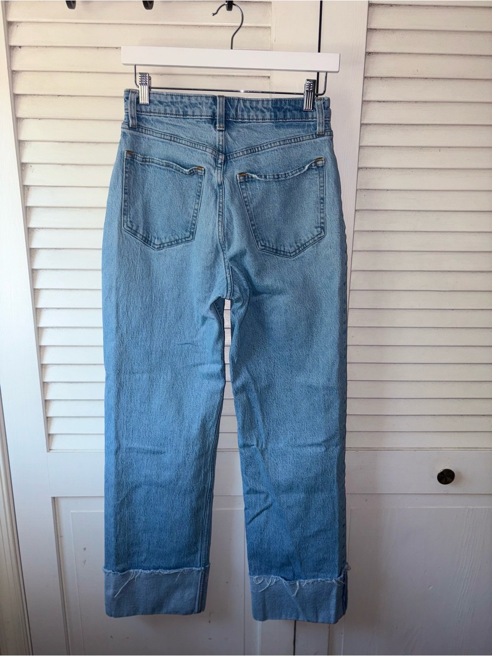 Abercrombie Curve Love 90s Relaxed Jean High Rise Wide Cuffed Hem Light Wash 27 - Picture 4 of 6